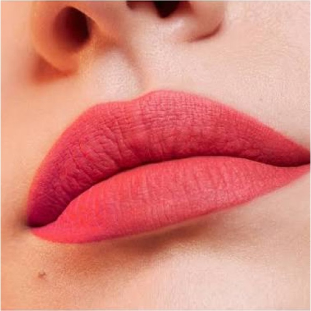 Estee Lauder ‘Hot Fuse’ Whipped Lip Color - Picture 5 of 8
